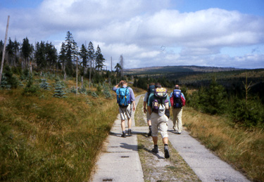 Im Jizerské hory (Isergebirge) verläuft der europäische Fernwanderweg E3 meistens auf Asphalt