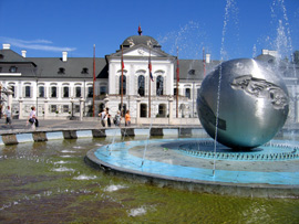 Der Grassalkovich-Palast - auch Presidenten-Palast -  am Randes der Altstadt von Bratislava (Preßburg)