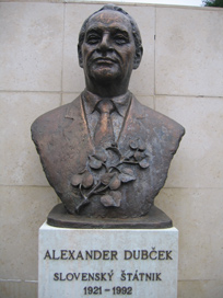 Im Burggarten von Bratislava ein Gedenkstein für Alexander Dubcek