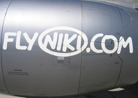 Flyniki - Emblem an unserm Flugzeug nach Wien