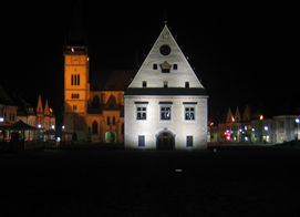 Rathausplatz von Bardejov (Bartfeld) am Abend