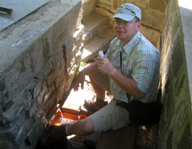 Dirk versorgt uns mit Mineralwasser aus der Quelle Kvan voda bei Eperies