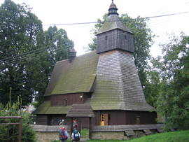 Die lteste Holzkirche in der Slowakei in Hervartov ist dem Hl. Franz von Assisi geweiht