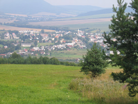 Blick auf den kleinen Ort Zborov