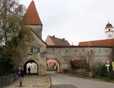 Der nördliche Turm und Teile der Stadtmauer von Dollnstein