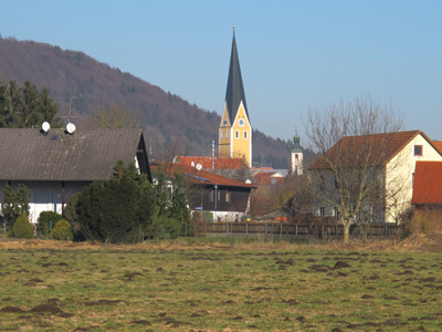 Die katholisch Pfarrkirche von Dietfurt ist schon von weitem  zu sehen.