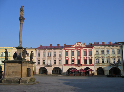 Markplatz mit der Pestsule in Nov Jičn (Neutitschein). 