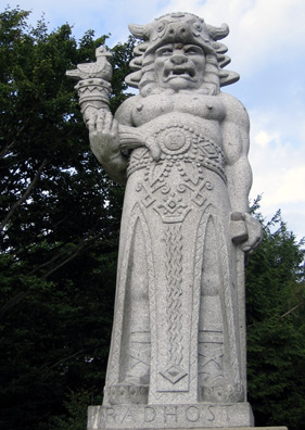 Oberhalb von Pustevny steht das Fantasie-Denkmal für den slawischen Gott Radegast.