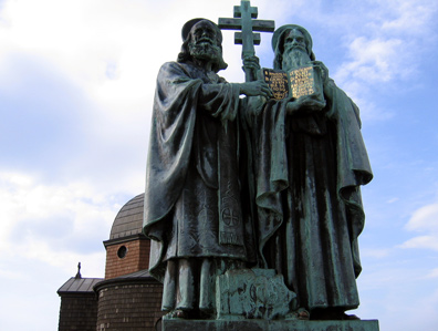 Denkmal: Kyrill und Methodius verbreiteten im 9. Jh. das Christentum in Mähren.