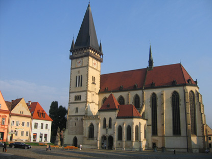 Wanderung Ost-Slowakei: Die Aegidius-Basilika am Rathausplatz in Bardejov (Bartfeld)