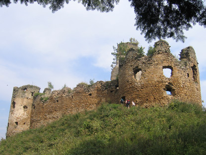 Zborovský hrad (Burg Zborov) wurde bei Kämpfen im 1. Weltkrieg sehr beschädigt