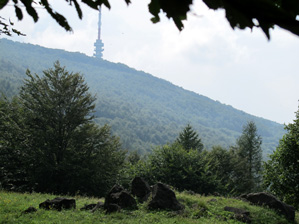 Der Fernsehturm markiert die höchste Stelle des Mátra-Gebirges, den Berg Kékes