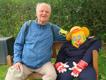 Felix mit einem B�rger im Gespr�ch