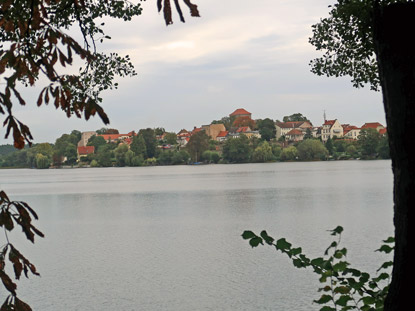 Blick von der Uferpromenade auf die Altstadt von Strausberg