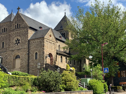 Wanderung Ahrtal: Kath. Pfarrkirche Maria Verkündung in Altenahr