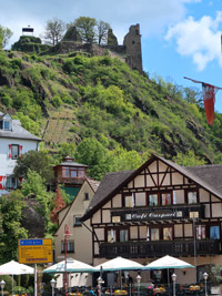 Blick auf die Burg Are vom Zentrum von Altenahr