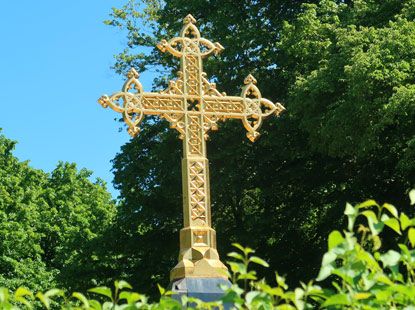 Alemannenweg Odenwald: Goldenes Kreuz, das Wahrzeichen von Seeheim-Jugenheim