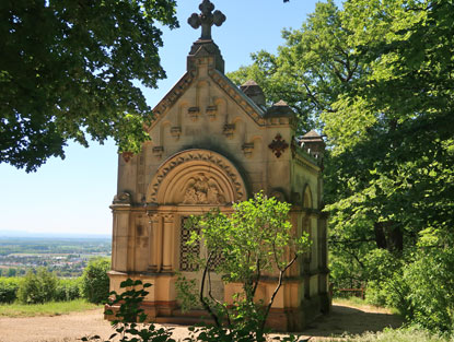 Alemannenweg Odenwald: Mausoleum auf dem Heiligenberg bei Jugenheim