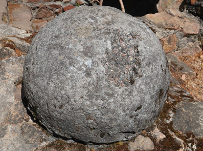 Alemannenweg im Odenwald: Mit dem Frankfurter Geschützt Kaliber 50 cm konnten Steinkugeln bis zu 170 kg verschossen werden