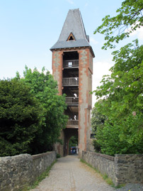 Alemannenweg Burgturm der Burg Frankenstein