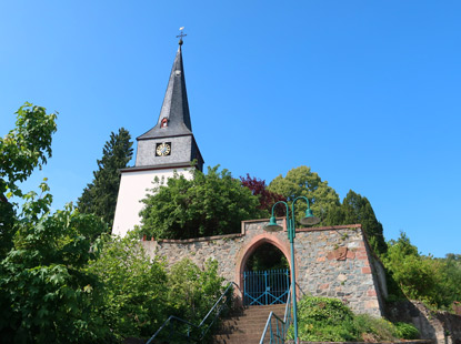 Alemannenweg: Die ev. Kirche von Niede-Beerbach ist ein Kulturdenkmal