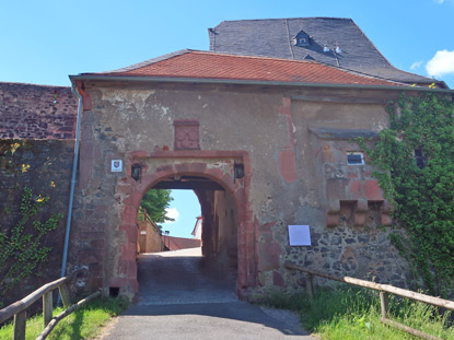 Alemannenweg: Eingangstor zur Veste Otzberg