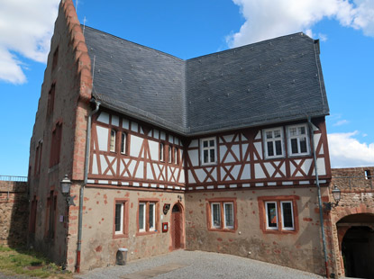 Alemannenweg Veste Otzberg: Komanndantenhaus in der Festung