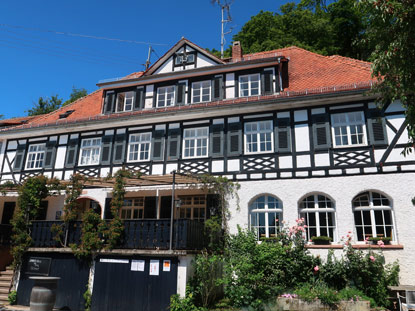 Alemannenweg Hofgut Rodenstein, ein Fachwerksbau aus dem Jahre 1919. Heute eine Gaststätte unmittelbar an der Burg Rodenstein