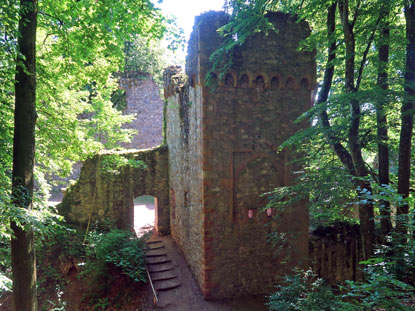 Alemannenweg Burg Rodenstein: Mühlturm, ein Torturm im Nordwesten der Burg