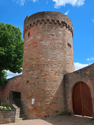 Stumpfer Turm vor 1500 erbaut, steht in Großostheim