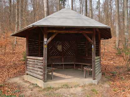 Schutzhütte am Naturdenkmal Sausteige Eiche
