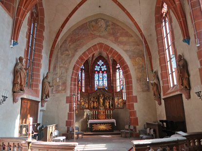 Auf dem Weg zum Schloss Hirschhorn: die ehemalige Karmeliter-Klosterkirche