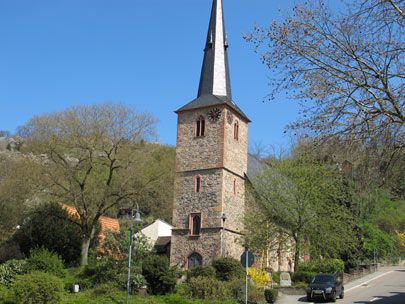 Blütenweg Odenwald: "Alte Dorfkirche" von Laudenbach (heute Martin-Luther-Kirche) war 300 Jahre eine Simultankirche sowohl für Katholiken als auch für Protestanten.