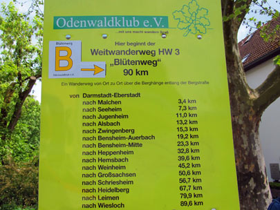 Wanderung Odenwald Blütenweg: An der Modaubrücke im Stadtteil Darmstadt-Eberstadt beginnt / endet der Blütenweg
