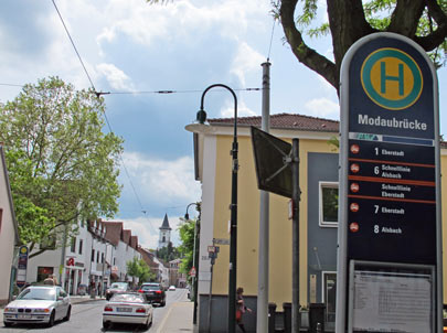 Wanderung Odenwald Blütenweg: Die Straßenbahnhaltestelle Modaubrücke in Darmstadt-Eberstadt