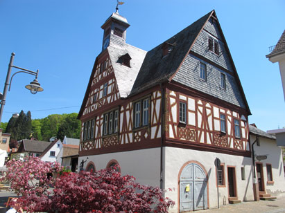 Wanderung Odenwald: Altes Rathaus von Seeheim an der Bergstraße