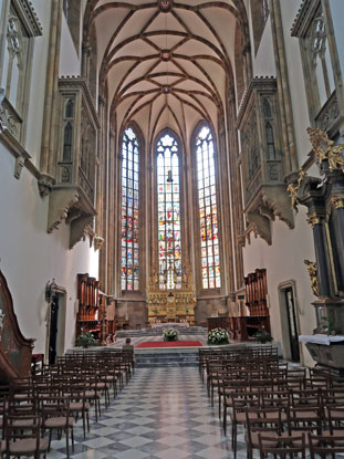 St. Peter und Paul Katherale in Brünn. Blick auf den barocken Hauptaltar