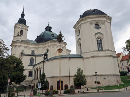 Mhrischer Karst Wanderung: Wallfahrtskirche Kostel Jmna Panny Mariein inKřtiny (Kiritein)