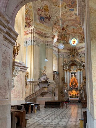 Wandern Mhrischer Karst: Wallfahrtskirche Kostel Jmna Panny Marie in Křtiny (Kiritein).