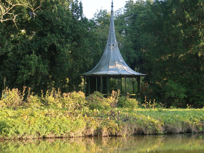 Lednice Wandern: Čnsk Pavilon (Chinesischer Pavillon) im Schlosspark