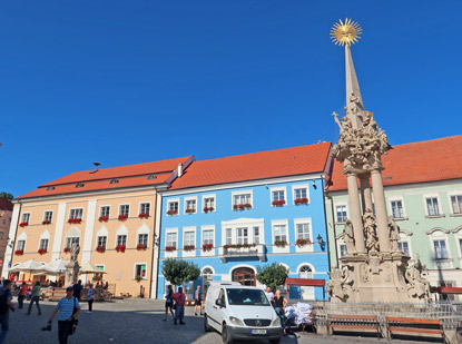 Marktplatz von Mikulov mit der Dreifaltigkeitssule
