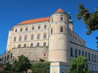 Blick vom Schloss-Park auf das Schloss Nikolsburg
