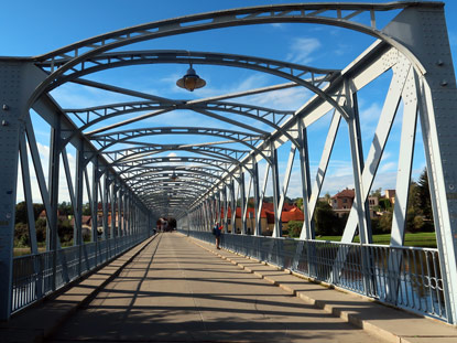 Eiserne Brücke über die Moldau bei Tyn nad Vltavou
