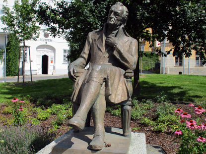Goethedenkmal in Marienbad vor dem ehemaligen Gasthaus Zur Goldenen Traube