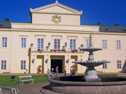 Eingang zum Schloss Metternich
