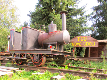 Museums-Dampflock bei Nov doli (Neuthal)  auf der kleinesten internationalen Bahnstrecke der Welt