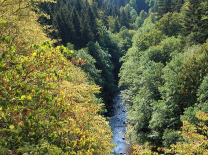 Blick von der Böhmova vyhlidka (Böhm-Ausicht) ins Tal der Jizera (Iser)