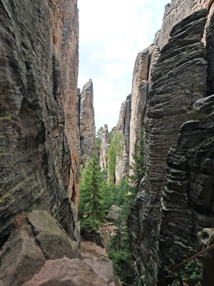 Die Felsendome in den Prachovské skály (Prachauer Felsen) sind wesentlich mächtiger als bei den anderen Felsenstädten im Böhmischen Paradies