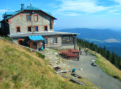 St. Georg-Schutzhütte (Chata Jiřího) unterhalb des Hochschar (Serák) 1.350 m im Altvatergebirge (Hrubý Jeseníky)