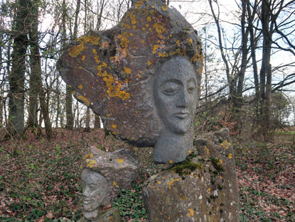 Camino incluso Odenwald. Skulptur "Halt" von Martin Hintenlang  (Abtsteinach)